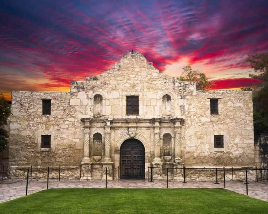 Апартаменты Walk To The Alamodome! Sleeps 6, Pet Friendly Сан-Антонио Экстерьер фото
